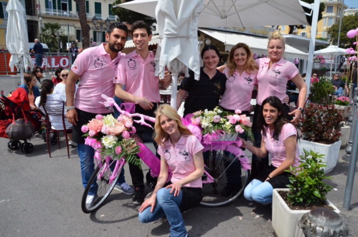 Sanremo: al Bar del Porto Vecchio, tutti in rosa per omaggiare il Giro d'Italia