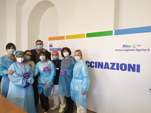 Oltre 7000 vaccini in Liguria nei giorni di Pasqua, Toti: "Fase di intensificazione della campagna" (foto" Oltre 7000 vaccini in Liguria nei giorni di Pasqua, Toti: "Fase di intensificazione della campagna" (foto"