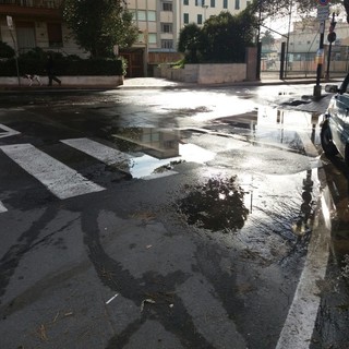 Vallecrosia: rottura di una condotta in via Don Bosco, dopo i nostri articoli subito il via ai lavori Vallecrosia: rottura di una condotta in via Don Bosco, dopo i nostri articoli subito il via ai lavori