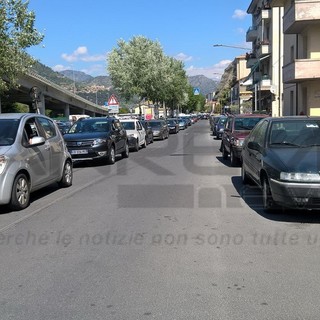 Ventimiglia: viabilità nel caos, la denuncia degli abitanti di via Tenda: “Noi ostaggi del traffico”
