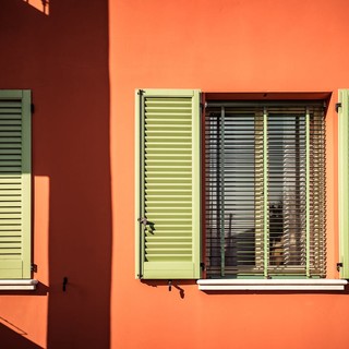 Tende da sole esterne per finestre da tetto: caratteristiche, vantaggi e cosa sapere prima dell’acquisto