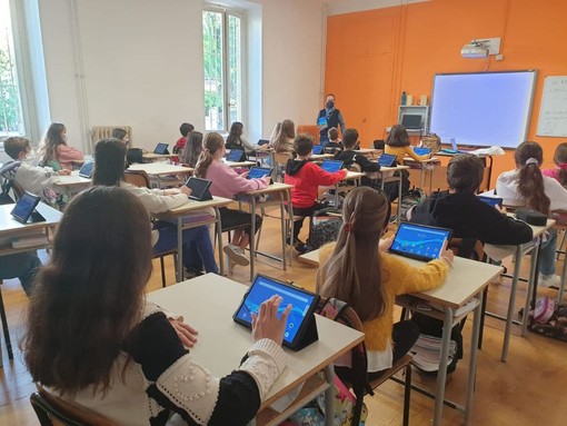 Sanremo: grazie alla sinergia con la 'Fondazione Franchi' le classi prime della Pascoli studiano con i tablet
