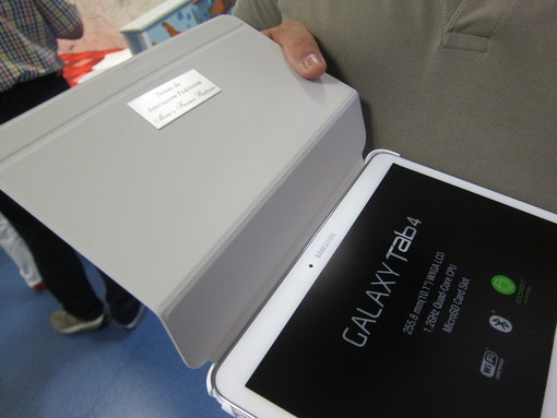 Consegnati tablet e Sim agli studenti del 'Fermi Polo Montale' per seguire le lezioni di 'Didattica a distanza' Consegnati tablet e Sim agli studenti del 'Fermi Polo Montale' per seguire le lezioni di 'Didattica a distanza'