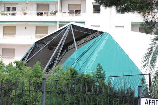 Sanremo: nuovi danni alla tensostruttura di via Barabino, l'appello dell'allenatore Mauro Bonino Sanremo: nuovi danni alla tensostruttura di via Barabino, l'appello dell'allenatore Mauro Bonino