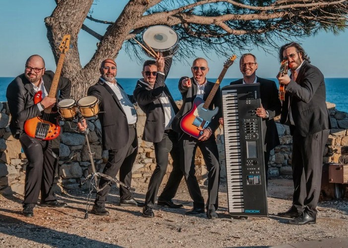 La band The Cu3e anima la serata al Porto Vecchio di Sanremo La band The Cu3e anima la serata al Porto Vecchio di Sanremo