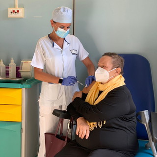 Coronavirus: al via oggi in Liguria la somministrazione in regime ospedaliero delle terze dosi di vaccino a pazienti immunocompromessi Coronavirus: al via oggi in Liguria la somministrazione in regime ospedaliero delle terze dosi di vaccino a pazienti immunocompromessi