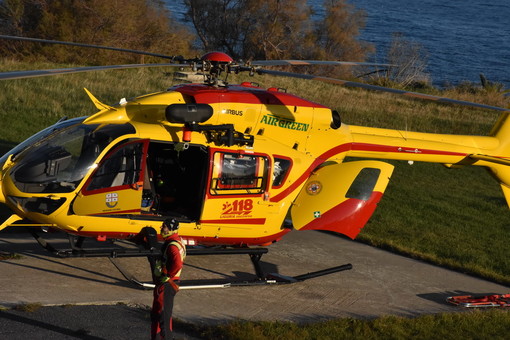 Airole: 77enne cade da un muretto, soccorso dal 118 e portato in elicottero al Santa Corona