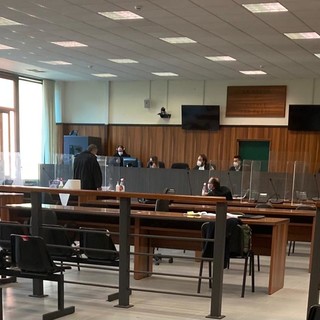 Diano Marina, minaccia di morte e prende più volte a calci e pugni il marito che l'aveva tradita: 63enne condannata a 8 mesi di carcere