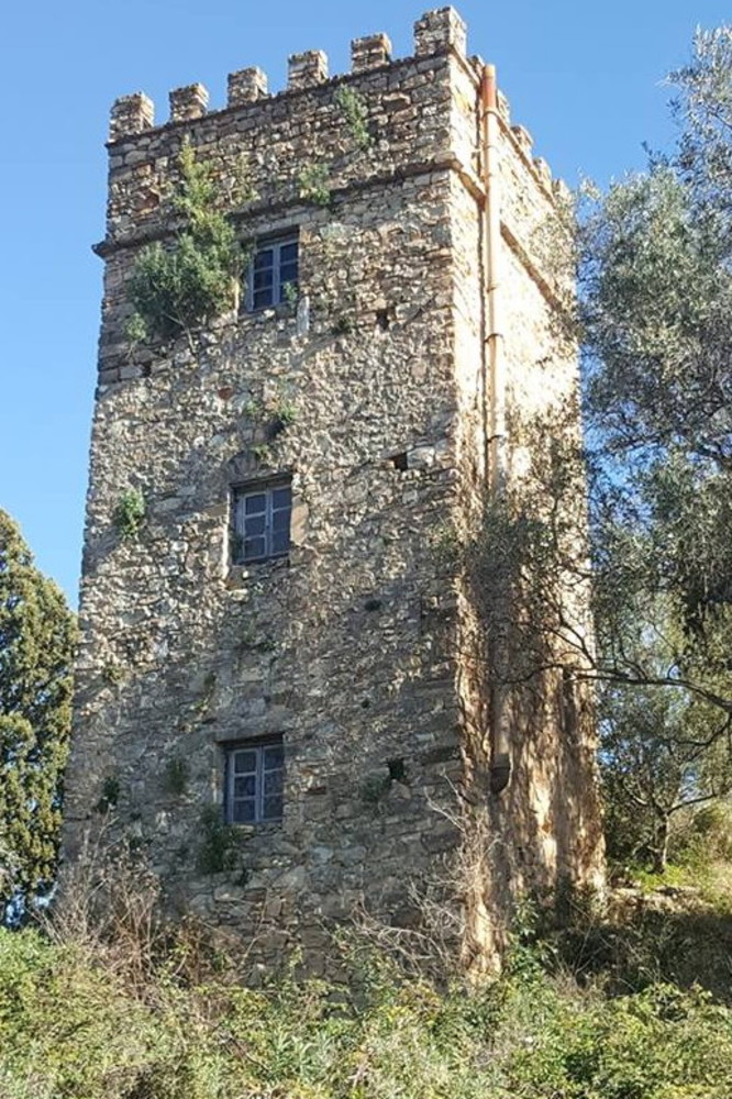 Alle origini della nostra civiltà: la torre Beraldi a Bordighera, una torre 'leggera' di avvistamento in funzione antibarbaresca Alle origini della nostra civiltà: la torre Beraldi a Bordighera, una torre 'leggera' di avvistamento in funzione antibarbaresca