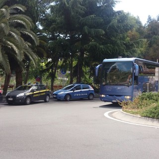 Ventimiglia: terminate le operazioni di trasferimento dei migranti respinti alla frontiera Ventimiglia: terminate le operazioni di trasferimento dei migranti respinti alla frontiera