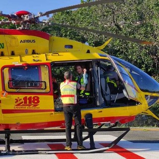 Ventimiglia, 54enne cade dalla bici: è grave. Si alza in volo l'elisoccorso Ventimiglia, 54enne cade dalla bici: è grave. Si alza in volo l'elisoccorso