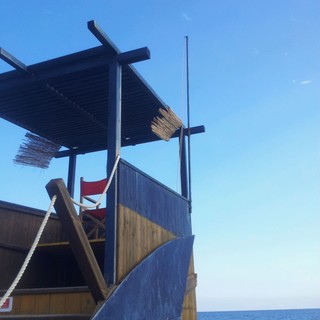 La Spiaggia di Camporosso perde i servizi per i bagnanti: il Sindaco Gibelli risponde a Bertaina