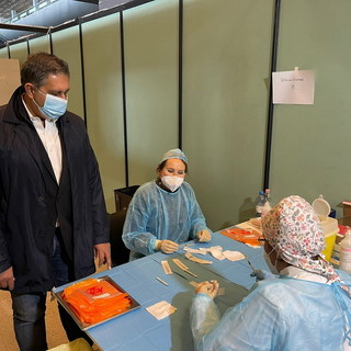 Coronavirus: visita Presidente Toti all’hub vaccinale della Fiera di Genova “Liguria ai limiti della somministrazione di vaccini, pronti ad aumentare ancora con nuove consegne”