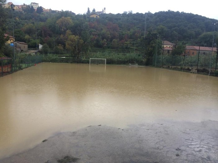 Diano Marina: esondati Varcavello e Rio Pineta. Tre persone sgombrate in via Sottana Diano Marina: esondati Varcavello e Rio Pineta. Tre persone sgombrate in via Sottana