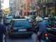 Sanremo: code e traffico caotico in città, Pasquino è d'accordo con Lidia C.