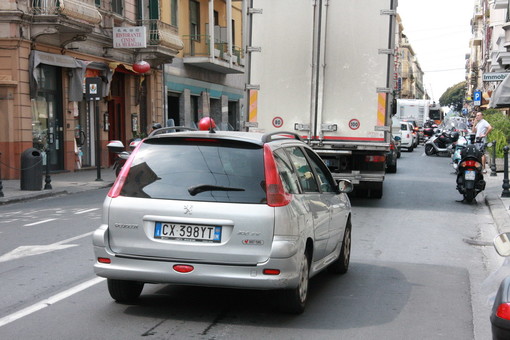 Sanremo: traffico di ieri, lettore "Perchè non asfaltare di notte?" Sanremo: traffico di ieri, lettore "Perchè non asfaltare di notte?"
