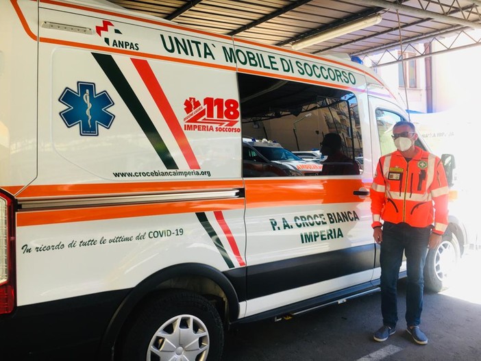 Imperia, la Croce Bianca dedica a tutte le vittime del Covid-19 la nuova ambulanza (Video)