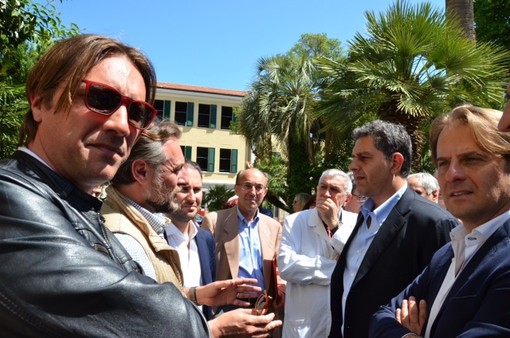 Tour elettorale del centrodestra in provincia di Imperia: Toti al Saint Charles di Bordighera "Se saremo eletti garantiremo questo presidio ospedaliero"