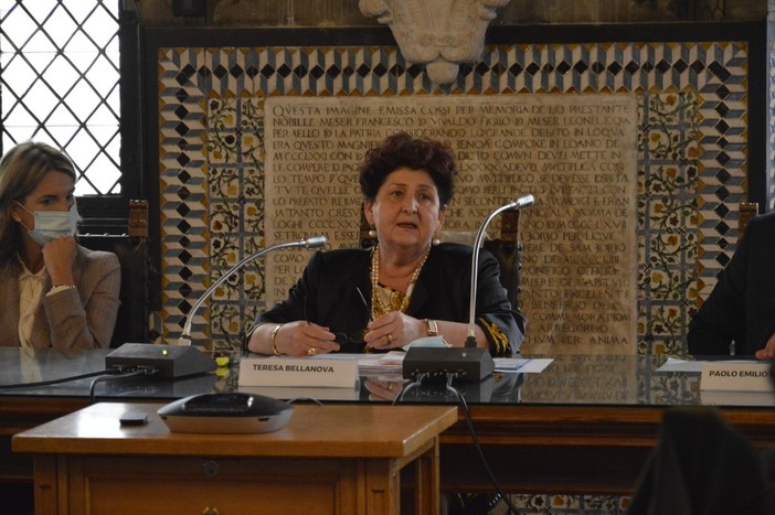 Il vice ministro alle infrastrutture Teresa Bellanova a Genova, "Autostrade? Ho chiesto una programmazione degli interventi" (foto e video) Il vice ministro alle infrastrutture Teresa Bellanova a Genova, "Autostrade? Ho chiesto una programmazione degli interventi" (foto e video)