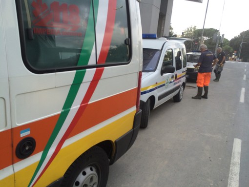 Il gruppo della Protezione Civile della Croce Verde Intemelia oggi in aiuto alla popolazione genovese Il gruppo della Protezione Civile della Croce Verde Intemelia oggi in aiuto alla popolazione genovese