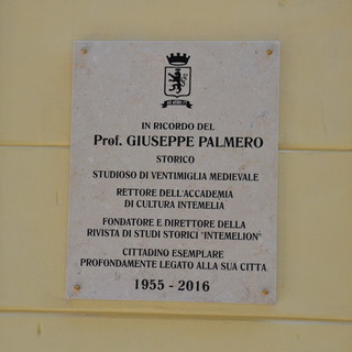 Consiglio comunale a Ventimiglia, Nesci: "Danneggiata la targa del professor Giuseppe Palmero" Consiglio comunale a Ventimiglia, Nesci: "Danneggiata la targa del professor Giuseppe Palmero"