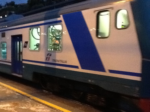 Ventimiglia: nuova tragedia dell'immigrazione, giovane rimane folgorato sul tetto di un treno diretto in Francia Ventimiglia: nuova tragedia dell'immigrazione, giovane rimane folgorato sul tetto di un treno diretto in Francia
