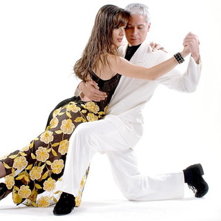 Continua l’estate degli eventi al Roof Garden del Casinò, sabato il ‘Tango Luz’