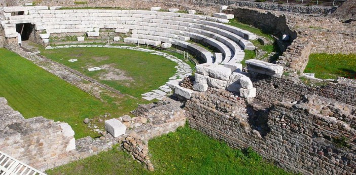 Ventimiglia: iniziati lunedì scorso i lavori di scavo archeologico al Teatro Romano Ventimiglia: iniziati lunedì scorso i lavori di scavo archeologico al Teatro Romano
