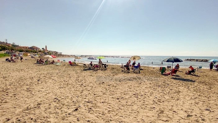 Santo Stefano al Mare, Amaie pubblica i bandi per tre spiagge libere attrezzate: opportunità per la gestione