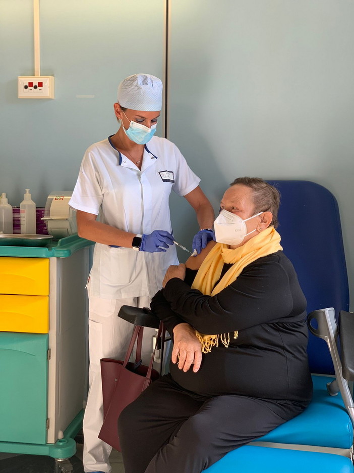Coronavirus: al via oggi in Liguria la somministrazione in regime ospedaliero delle terze dosi di vaccino a pazienti immunocompromessi Coronavirus: al via oggi in Liguria la somministrazione in regime ospedaliero delle terze dosi di vaccino a pazienti immunocompromessi