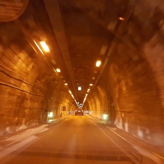 L'Anas deve posizionare una serie di sensori di sicurezza: chiude per tre notti il tunnel di Tenda