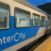 Treni in tilt sulla Genova-Ventimiglia: caldo, hacker e ritardi oltre l'ora e mezza