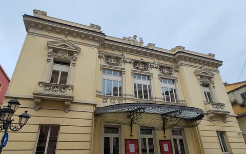 Ventimiglia, successo per lo spettacolo “Aspettando il Natale”: teatro, musica e danza al Comunale