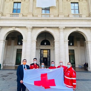 Giornata mondiale della Croce Rossa, bandiera esposta nel palazzo della Regione