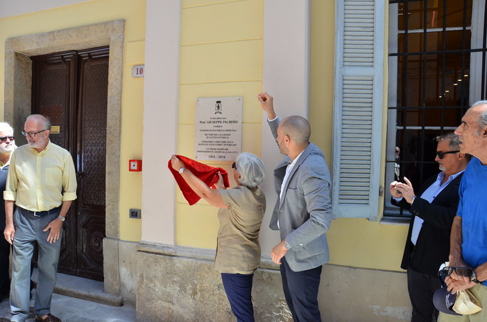 Ventimiglia: un targa commemorativa in ricordo di Giuseppe Palmero, questa mattina nella città alta la cerimonia con il Sindaco Ioculano (Foto e Video) Ventimiglia: un targa commemorativa in ricordo di Giuseppe Palmero, questa mattina nella città alta la cerimonia con il Sindaco Ioculano (Foto e Video)