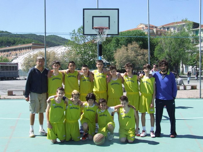 Nella foto gli atleti della selezione provinciale di imperia: Cologgi e Lo Piccolo (Blue Basket Diano Marina) Saturno, Teutino, Mondino, Troia e Donetti (Ranabo), Fiore, Genovese, Abbo, Arturo (Sea Basket Sanremo) Rabaglio (Bvc Sanremo). Allenatore: Mauro Bonino Assistente: Gabriele Alessio Un grazie agli atleti Andreini, Lupano, Streppa, Bolgioni, Stoppino e Vivo che si sono impegnati negli allenamenti. Nella foto gli atleti della selezione provinciale di imperia: Cologgi e Lo Piccolo (Blue Basket Diano Marina) Saturno, Teutino, Mondino, Troia e Donetti (Ranabo), Fiore, Genovese, Abbo, Arturo (Sea Basket Sanremo) Rabaglio (Bvc Sanremo). Allenatore: Mauro Bonino Assistente: Gabriele Alessio Un grazie agli atleti Andreini, Lupano, Streppa, Bolgioni, Stoppino e Vivo che si sono impegnati negli allenamenti.