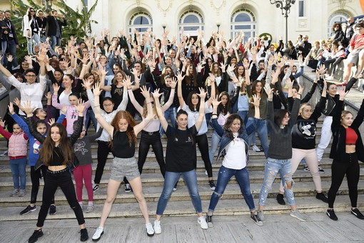 Flashmob nell’ambito del ‘Sanremo Dance Festival 2022’ sulla scalinata del Casinò Municipale (foto delc2019)