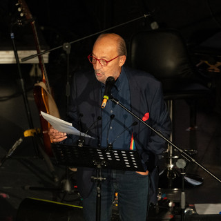 Antonio Silva legge la poesia Itaca di Konstantinos Kavafis / Foto Erika Bonazinga