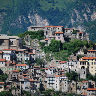 Triora: incontro tra i gestori e l'amministrazione, si avvicina la riapertura del campo sportivo Triora: incontro tra i gestori e l'amministrazione, si avvicina la riapertura del campo sportivo