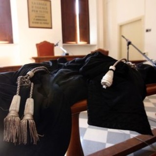 Condannati a Savona 'Bonnie e Clyde' dello scippo, dietro le sbarre anche una 46enne di Sanremo Condannati a Savona 'Bonnie e Clyde' dello scippo, dietro le sbarre anche una 46enne di Sanremo