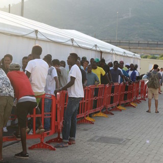 Ventimiglia: cresce nuovamente il numero di migranti al parco Roja, distribuiti oggi 817 pasti