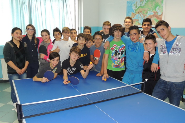 Ventimiglia: alla Scuola Media 'Cavour' di Roverino, oggi il Torneo Natalizio di Ping Pong (foto)