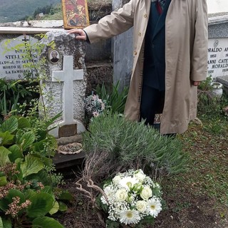 Gli Alfieri di Castel Bajardo rendono omaggio a Diana Fontana, artista di Triora (foto) Gli Alfieri di Castel Bajardo rendono omaggio a Diana Fontana, artista di Triora (foto)