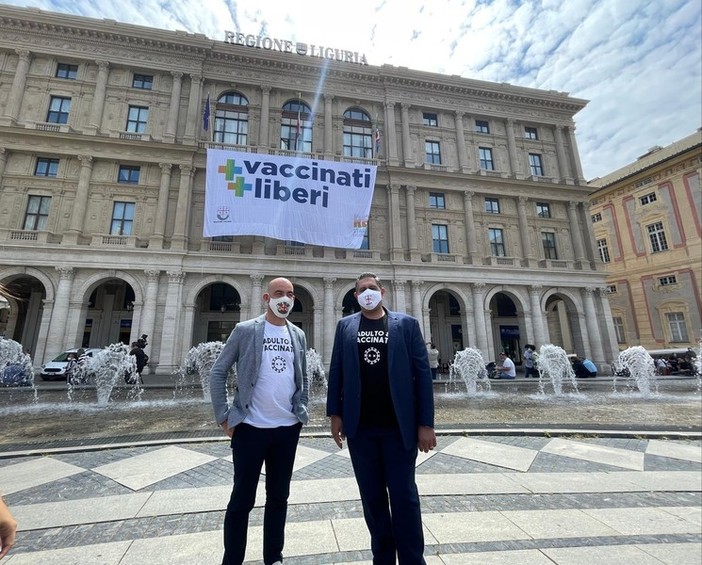 Covid-19, scatta la campagna 'Vaccinati e Liberi' per la ripartenza in sicurezza della Liguria (foto e video)