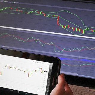 Le piattaformeonline aiutano gli investitori: una guida al Forex e all'investimento in azioni