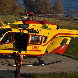 Airole: 77enne cade da un muretto, soccorso dal 118 e portato in elicottero al Santa Corona