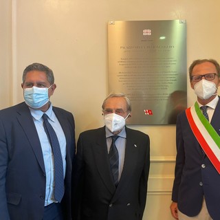 Regione, il governatore Toti scopre la targa della società italiana di Navigazione (foto) Regione, il governatore Toti scopre la targa della società italiana di Navigazione (foto)