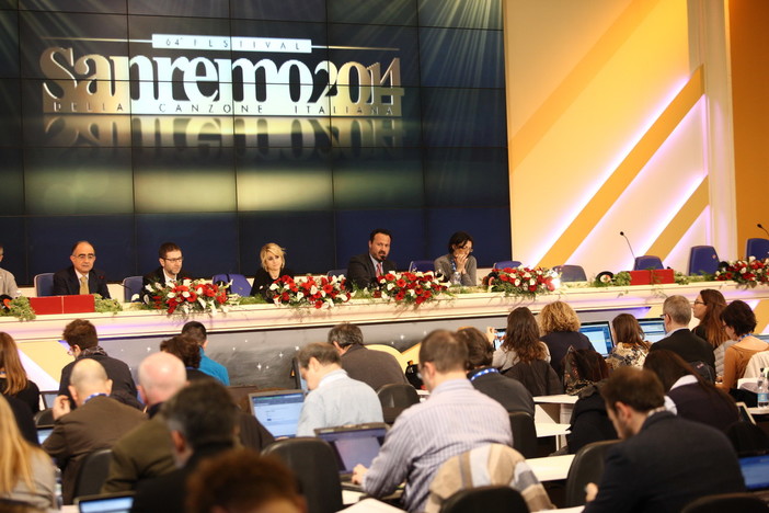 Festival di Sanremo 2014: Codacons e AUR mandano un esposto in Procura contro il Televoto