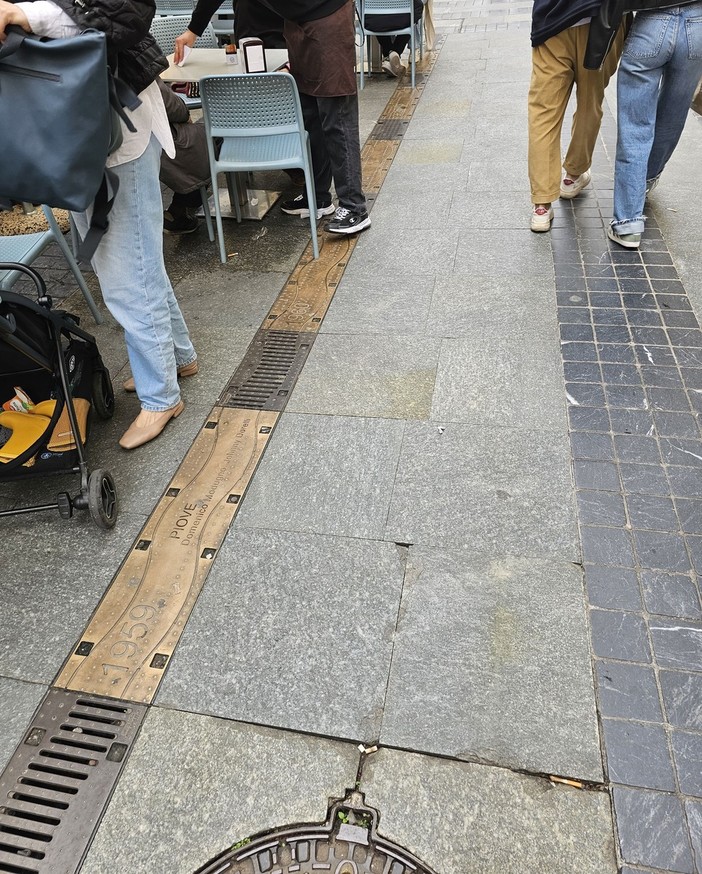 Sanremo, "la via centrale della città è occupata al 50% dai tavolini dei bar": la segnalazione