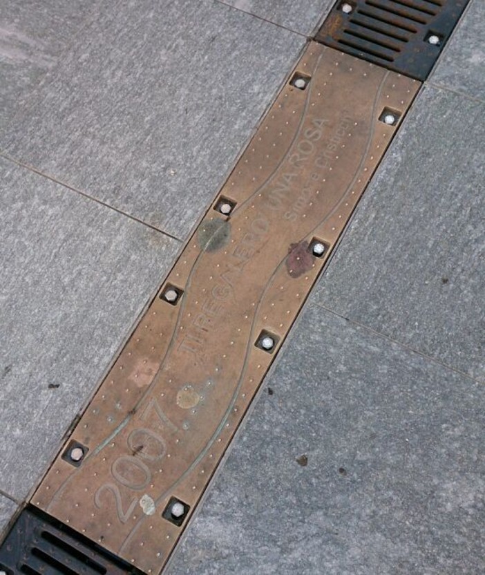 Sanremo: targhe dei vincitori del festival posizionate in via Matteotti, una di queste è errata